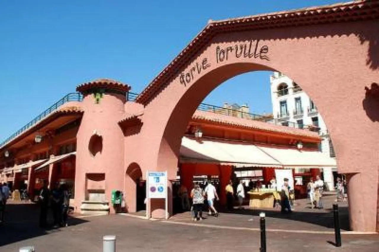 Forville Cannes 0*,  France
